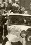 Gaz AA s rudoarmjci a nezbytnou krsnou vojandou v roce 1945 v osvobozench eskch Budjovicch