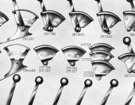 Ukázka sortimentu řadících páček a kulis, nabízených firmou Fichtel & Sachs v katalogu z roku 1937. Originál tohoto katalogu, včetně ceníkových listů pražského zastoupení 