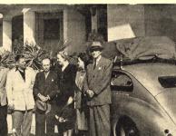 F. A. Elstner (v blm saku) s Minorem v Alru - snmek z asopisu Vynlezy 1948