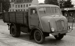 Horch H3 z roku 1946, tady u s poznvac znakou DDR...