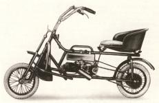 Golem Sesselrad - dobře je vidět přímý náhon zadního kola válečkovým řetězem od motoru.