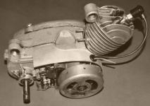 Třírychlostní prototypový motor se šikmým válcem typ J-577