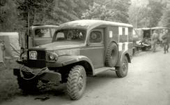 Dodge WC 54 Ambulance s mrn upravenmi blatnky - prvn porevolun sraz vojenskch vozidel v Mohelnici 1989.