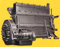 Motor zezadu zprava  24V desetikoov starter Simms s vsuvnou kotvou byl obdobou starter Bosch. Z pednho bonho vka motoru la pod vz odvtrvac trubka klikov skn, opaten na svm dolnm konci ejektorem pro innj odsvn olejovch par za jzdy.