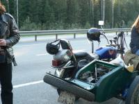 Kdy se vydv na nkolik set kilometr dlouh vlet na motocyklov sraz rusk motork s Uralem, je lep, kdy si v sajdkru veze sebou pro jistotu cel rozebran motor a pevodovku na nhradn dly...