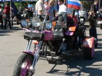 Trik bylo na srazu nkolik. A nkolikrt jsem dostal otzku, jestli by se dal opatit motor z estsettrojky. To pr e by bylo to prav, jednak osmivlec, jednak slun obsah a hlavn: hlinkov karter, kter by se dal cel podn vyletit...