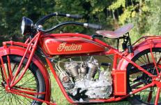 1922 Indian Scout zleva