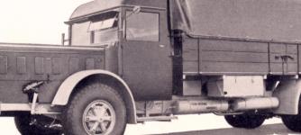 Špičkový model továrny Faun v roce 1935 – osmiválec typu D 87. Vyobrazené provedení mělo již střechu kabiny upravenou jako deflektor pro snížení odporu vzduchu. Chladič byl sekční, s výměnnými šroubovacími články a dlouhá kapota dostala místo bočnic s obvyklým žebrováním nové bočnice s vyklápěcími klapkami, kterými se dalo regulovat odvětrávání tepla v motorovém prostoru (a tím částečně i vytápění kabiny).
