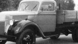 Z let 1949-53 je tento jedenapůl až dvoutunový čtyřválcový nákladní Ford s označením BB – Special, který byl vyroben v celkovém počtu 1.859 kusů.