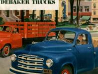 Titulní stránka prospektu inzerovala náklaďáky Studebaker jako vozy, které člověku šetří peníze…