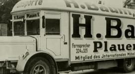 V roce 1931 postavený sedmitunový stěhovací vůz Vomag na prodlouženém šestikolovém nízkorámovém (autobusovém) podvozku.
