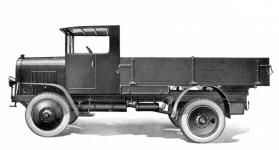 Valník prvního provedení z roku 1923 měl zakulacený chladič se smaltovaným znakem L&K, oblou kapotu motoru a kabinu bez uzavřených boků.