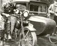 Taxi sidecar Aero, připojený k motocyklu Harley-Davidson.