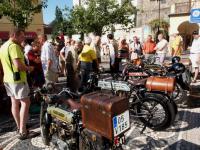 Z��astn�n� stroje byly p�ev�n� ostrovn�, anglick�, provenience a vskutku proslul�ch zna�ek: Triumph, Rudge-Multi, Rover a Douglas.