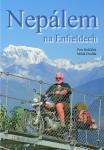 Obálka knížky Nepálem na Enfieldech