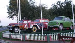 Motorest u silnice, kde maj tohle museum nkdejch sovtskch automobil, se jemnuje Kaf Leleka.
