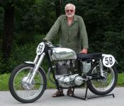 S legend�rn�m tov�rn�m z�vodn�m motocyklem Hurikan 250 - Special.
