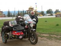 Z cesty Peking-Pa��: zat�vka v kl�te�e Dacan v Burjatsku, nedaleko Ulaan-Ude.