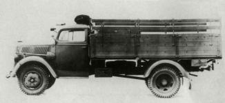 Univerzální valník Opel-Blitz se sklápěcími postranicemi i zadním čelem – tovární fotografie pro katalog vozidel, zařazených do výzbroje Wehrmachtu.