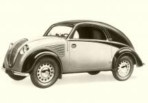 Steyr-Baby, líbivý a velmi úspěšný malý vůz, od něhož byly odvozeny lehké užitkové vozy Steyr 150 a Steyr 250. Konstrukce vozu byla dílem tehdejšího ředitele ing. Karla Jenschkeho a neměla naprosto nic společného s německým „broukem“ VW.