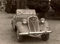 Popular roadster - model 1937, fotografovan v osmdestch letech pi vro automobilky AZNP koda Mlad Boleslav.