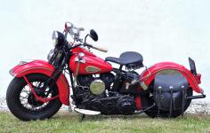 Harley-Davidson 1200 ccm model U, na snmku v proveden slo.