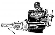 Motor byl v prospektech Standardu vyobrazen opravdu jen schematicky. Přesto je ale dobře zřejmý nástavec převodovky, uvnitř kterého byl dilatační drážkový hřídel s posuvně uloženým unašečem kardanu.