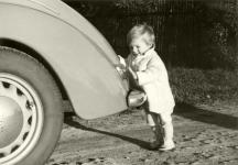 Tak tohle bval synek Ji Labsk, z jeho dnenho archivu je tato fotografie zdi roadsteru jeho otce.
