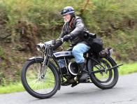 Na j�zdu soust�ed�n a velmi uh�n�j�c� pan Jaroslav Klouda na Douglasu...